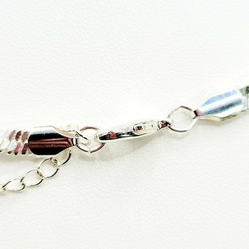 Liz Claiborne Twisted Herringbone Necklace Silver Tone 17" EUC Classic Versatile - Picture 6 of 9